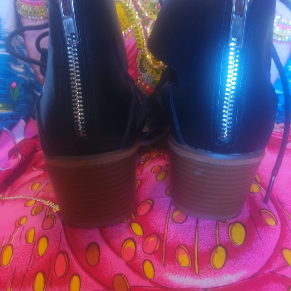 Groove Lauren Lace-Up Sandals - Picture 7 of 11